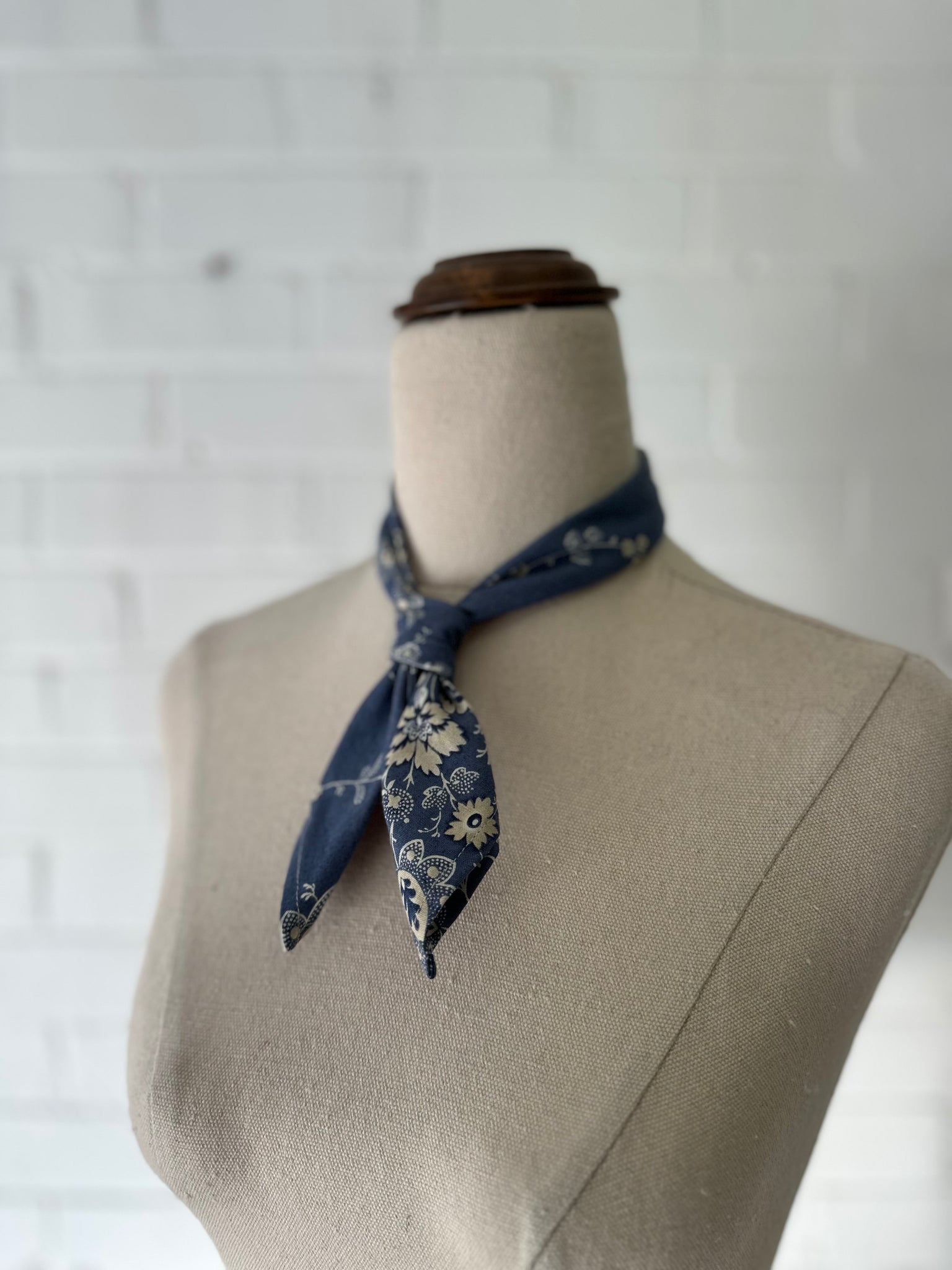 Benedictine tie - Floral Blue Vintage Cotton