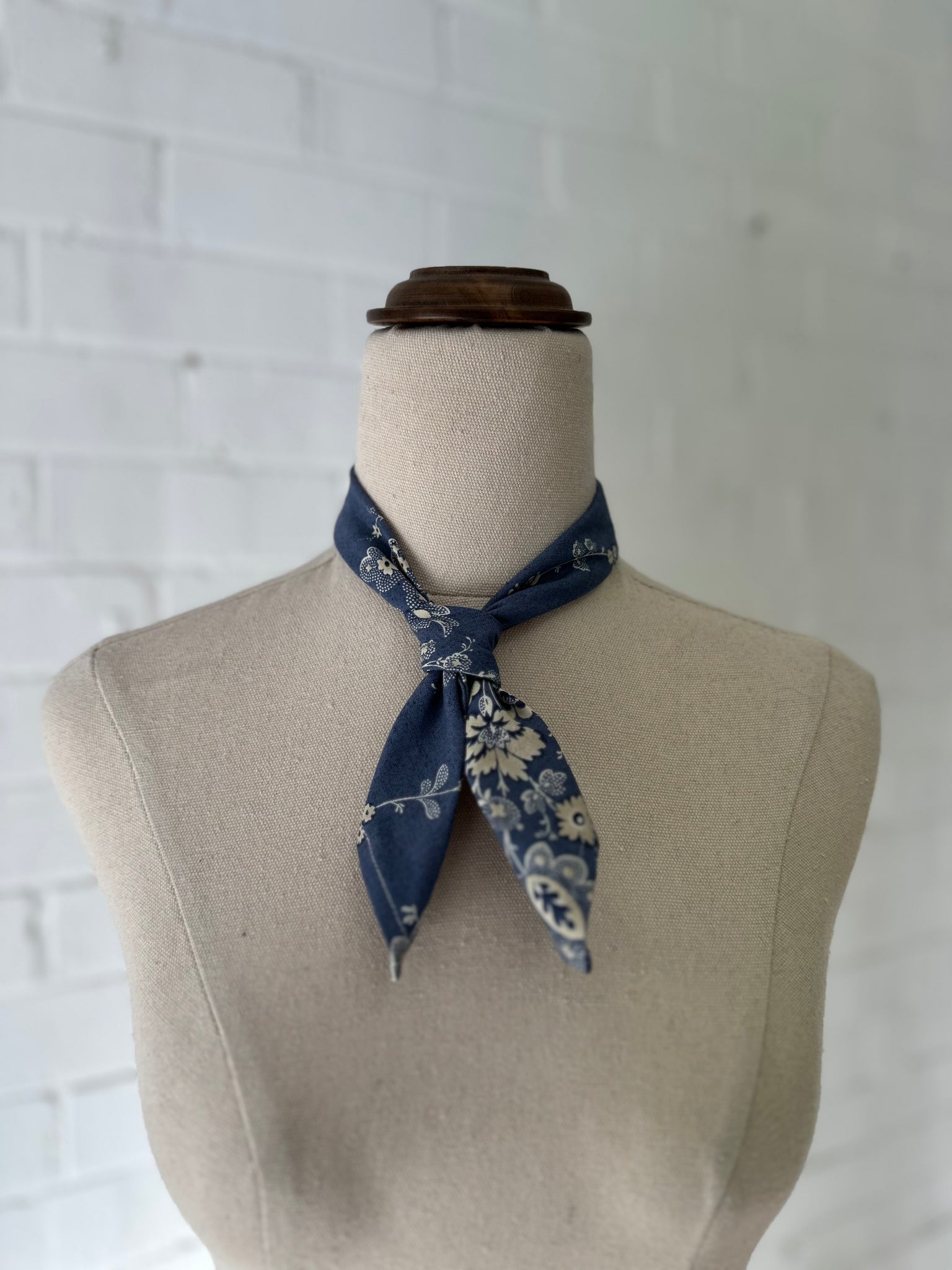 Benedictine tie - Floral Blue Vintage Cotton