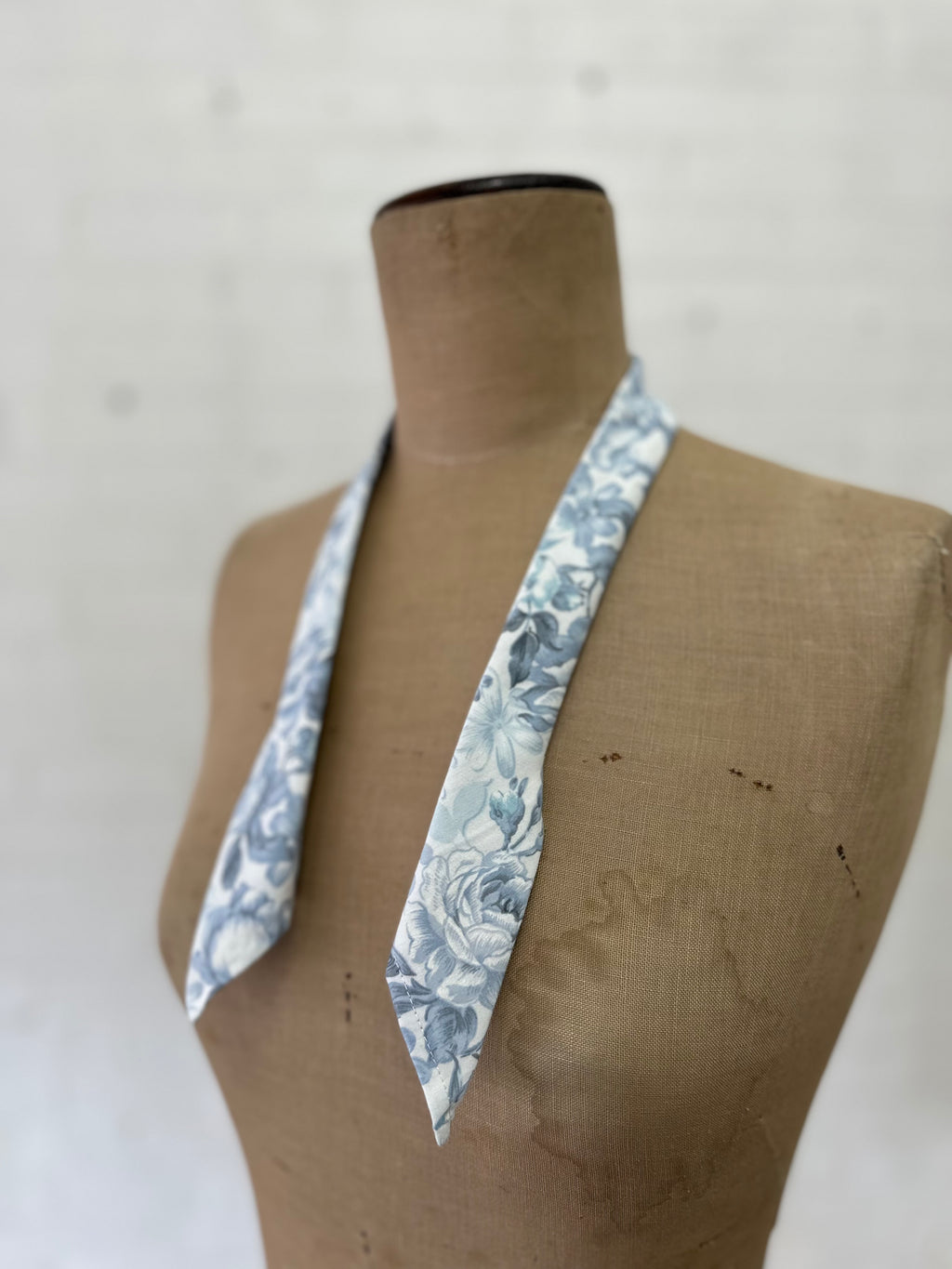 Benedictine tie - Japanese Cotton - Red Floral
