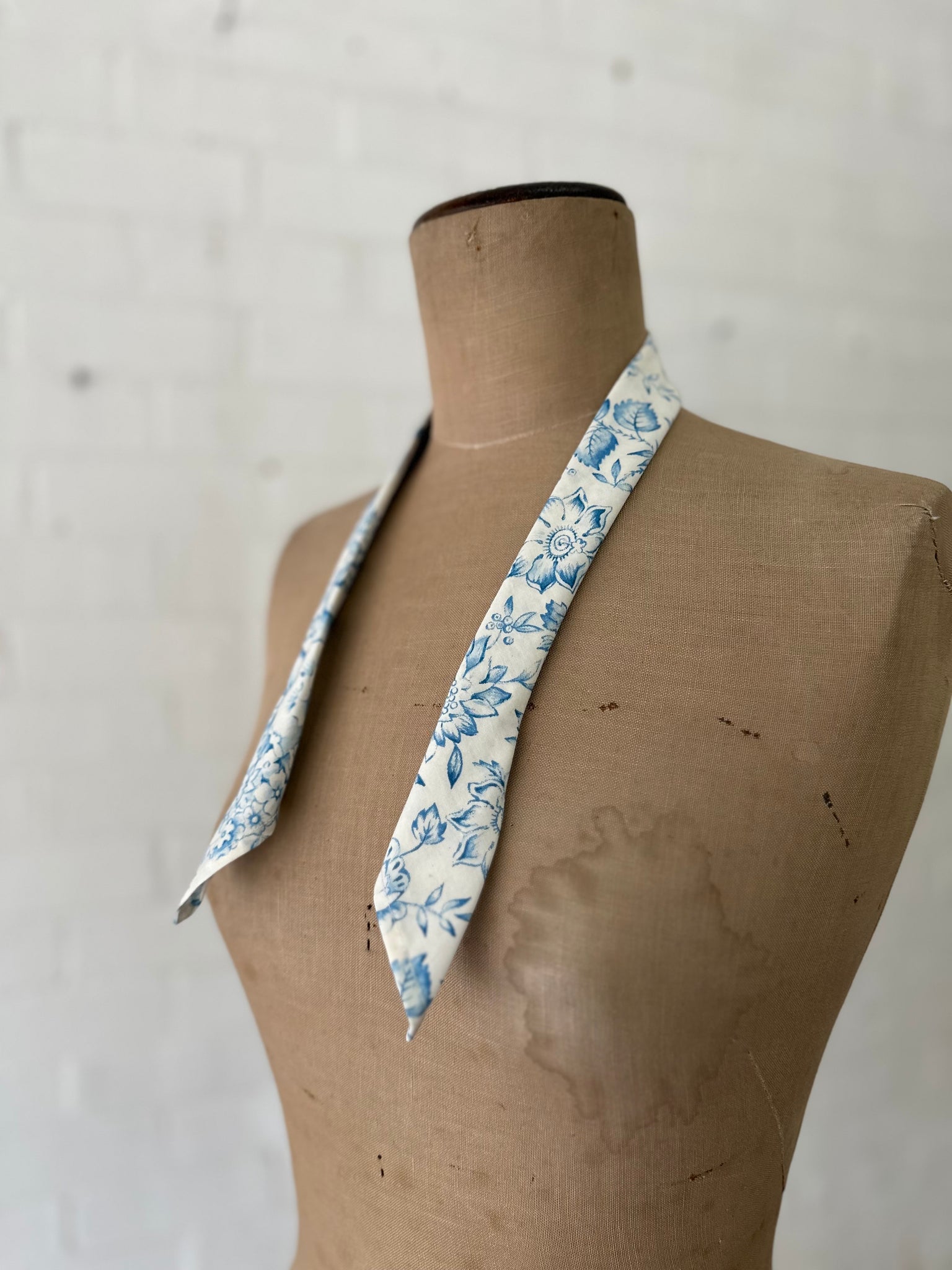Benedictine tie - Floral Blue Vintage Cotton