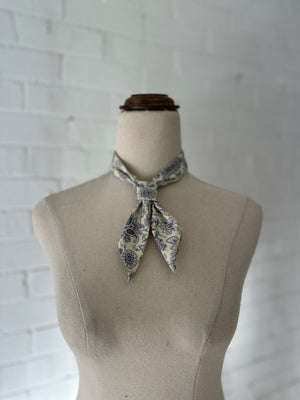 Benedictine tie - Paisley White/Blue - Vintage Cotton