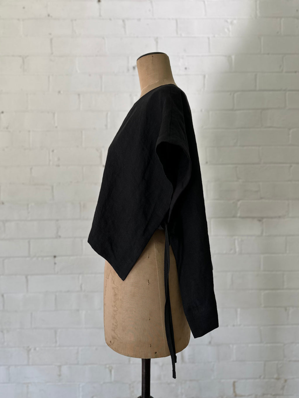 Dahlia - Suiting Linen