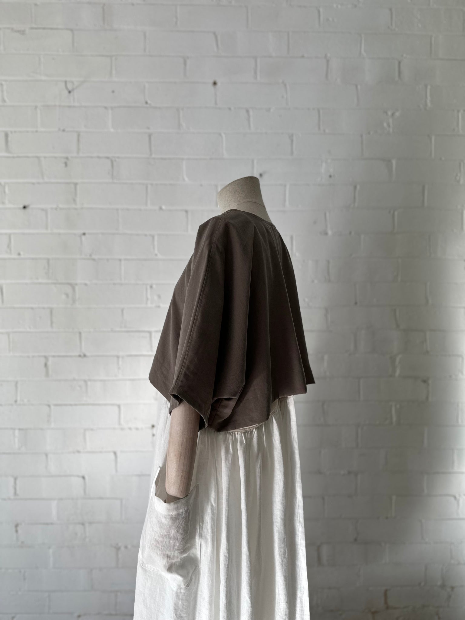 Leia Top - Cropped in Olive Tencel/Linen