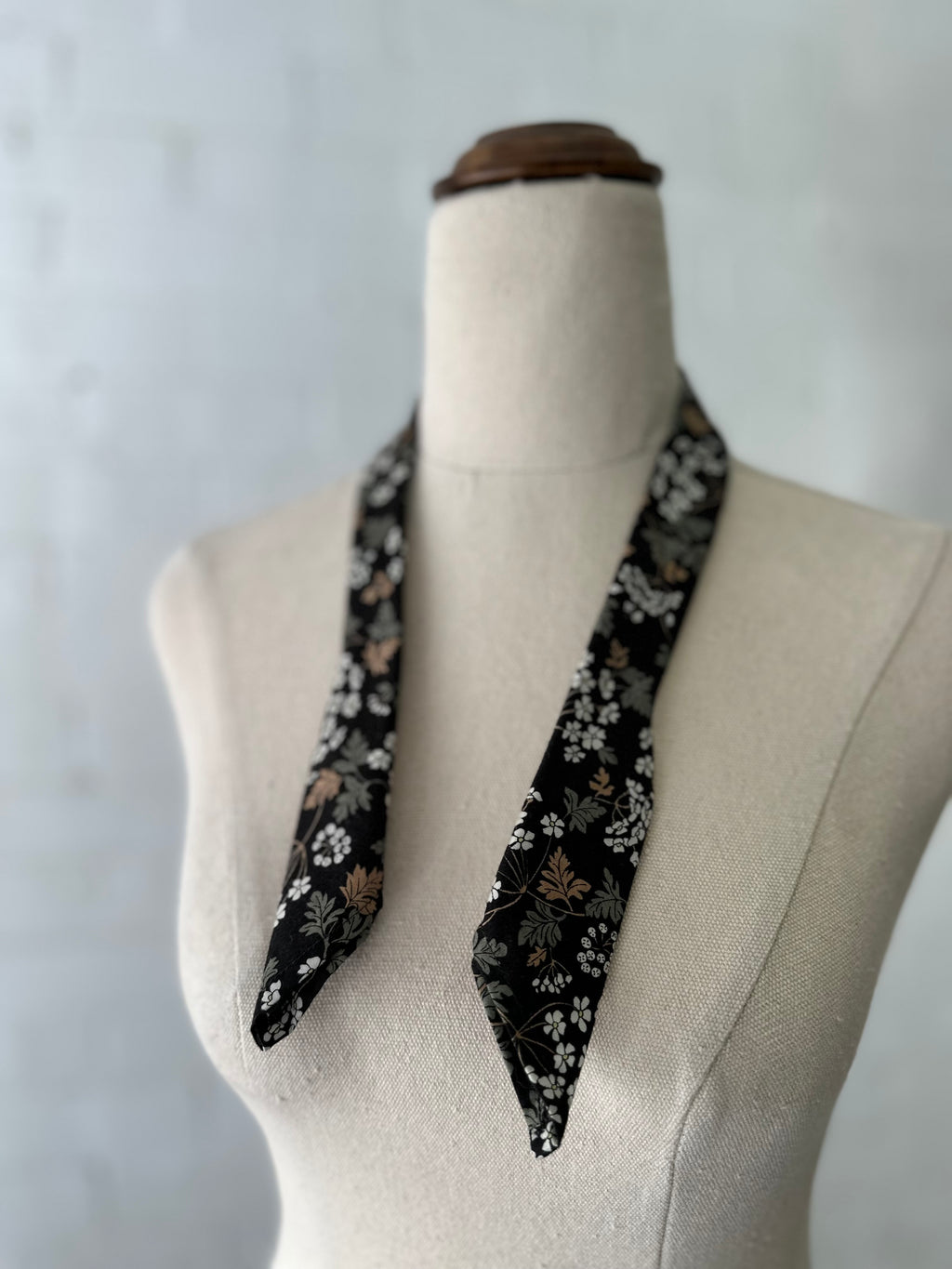 Benedictine tie - Japanese Cotton - Black Floral