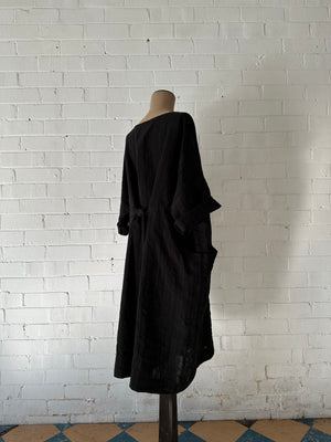 Emily Sash-Dress / Black textured Linen